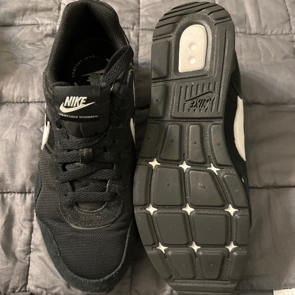 Nike venture - Picture 1 of 1
